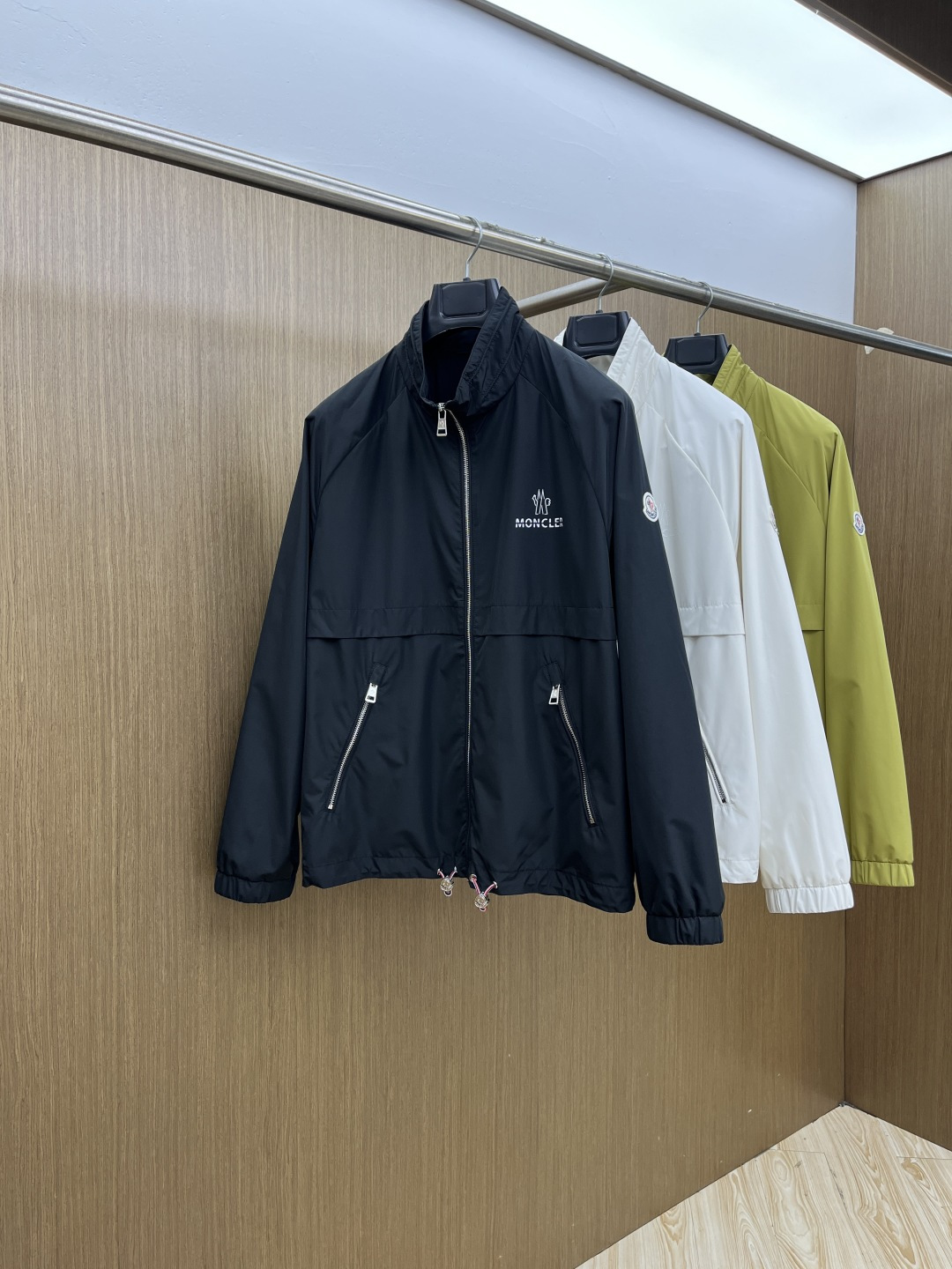 早春 Mon 🔥🔥早春系列，最新时尚立领夹克外套.处处细节显工艺足够的高级 结构性剪裁的设计改变来展现男