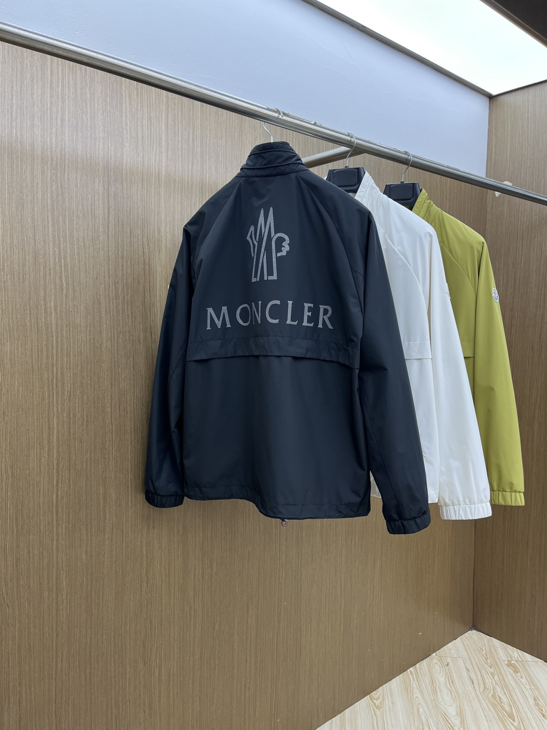 早春 Mon 🔥🔥早春系列，最新时尚立领夹克外套.处处细节显工艺足够的高级 结构性剪裁的设计改变来展现男