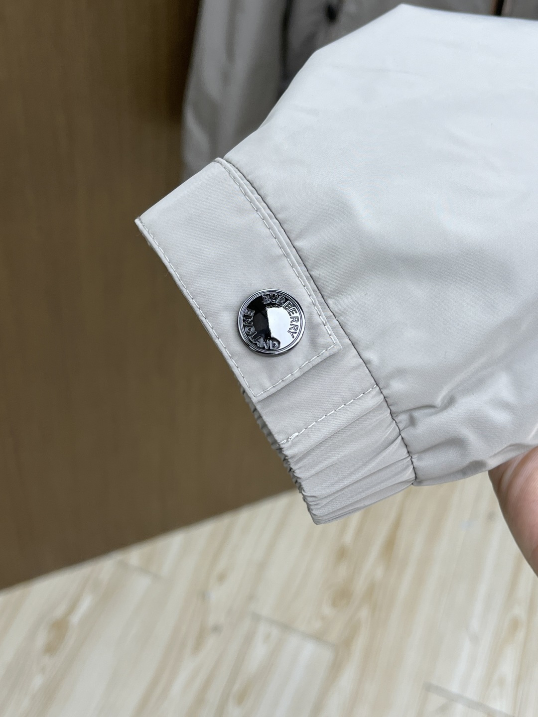 早春 BBR 🔥🔥早春系列，最新时尚立领夹克外套.定制纹格。处处细节显工艺足够的高级 结构性剪裁的设计改