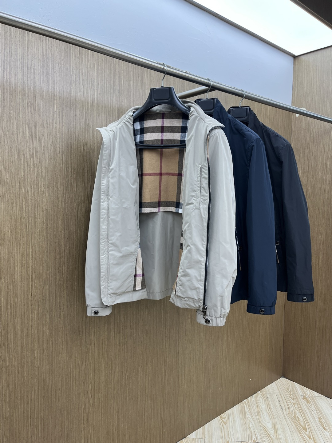 早春 BBR 🔥🔥早春系列，最新时尚立领夹克外套.定制纹格。处处细节显工艺足够的高级 结构性剪裁的设计改