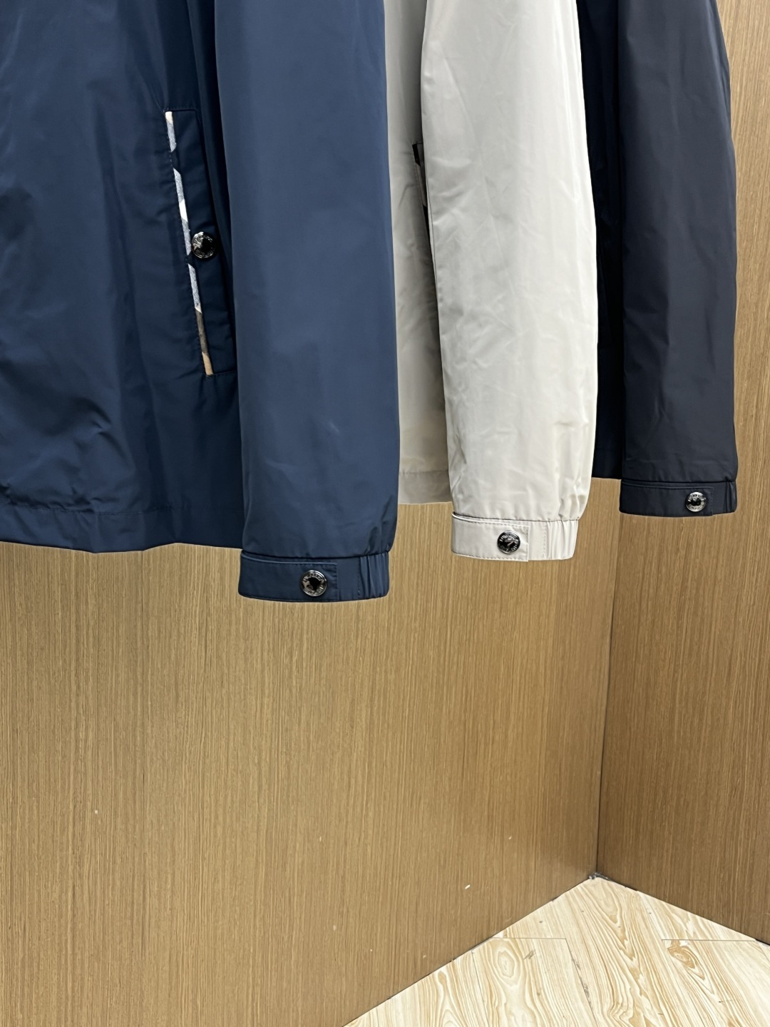 早春 BBR 🔥🔥早春系列，最新时尚立领夹克外套.定制纹格。处处细节显工艺足够的高级 结构性剪裁的设计改