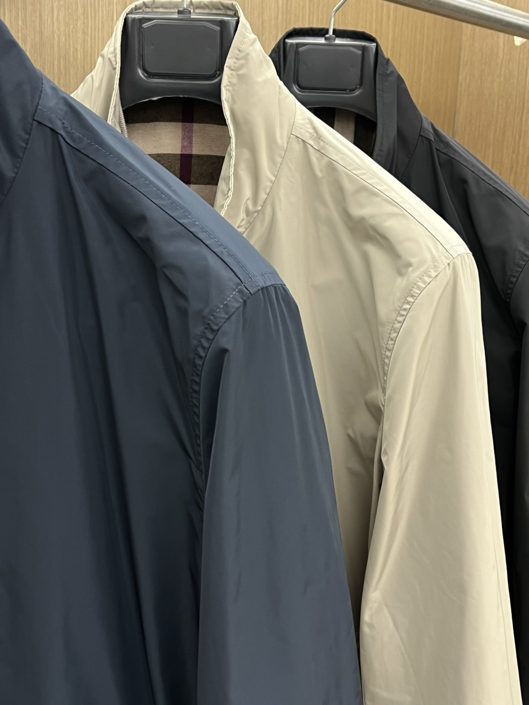 早春 BBR 🔥🔥早春系列，最新时尚立领夹克外套.定制纹格。处处细节显工艺足够的高级 结构性剪裁的设计改