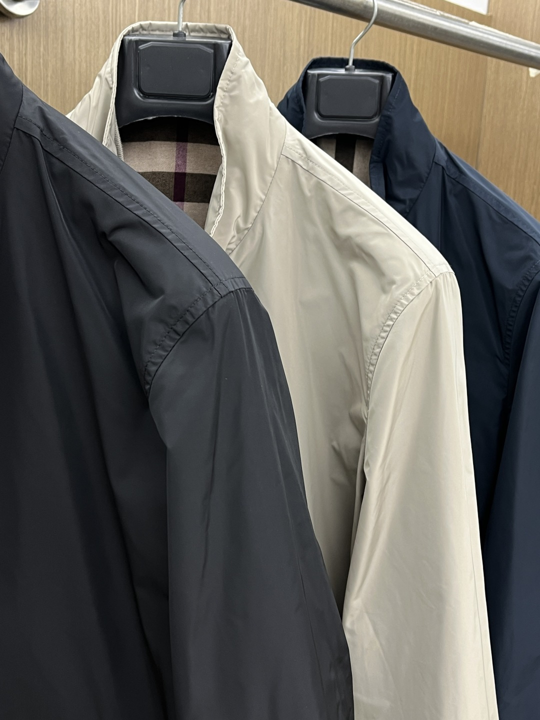 早春 BBR 🔥🔥早春系列，最新时尚立领夹克外套.定制纹格。处处细节显工艺足够的高级 结构性剪裁的设计改