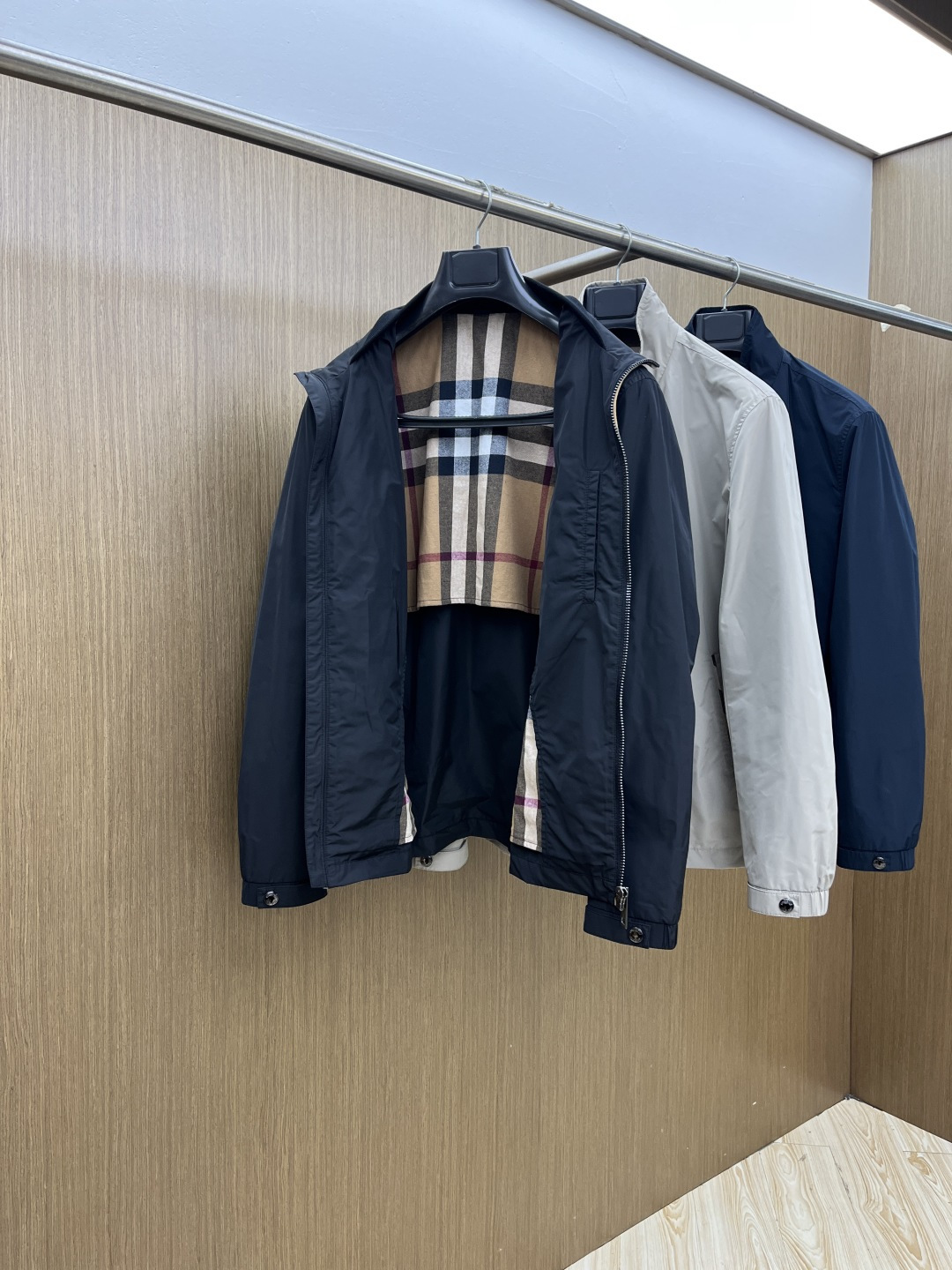 早春 BBR 🔥🔥早春系列，最新时尚立领夹克外套.定制纹格。处处细节显工艺足够的高级 结构性剪裁的设计改