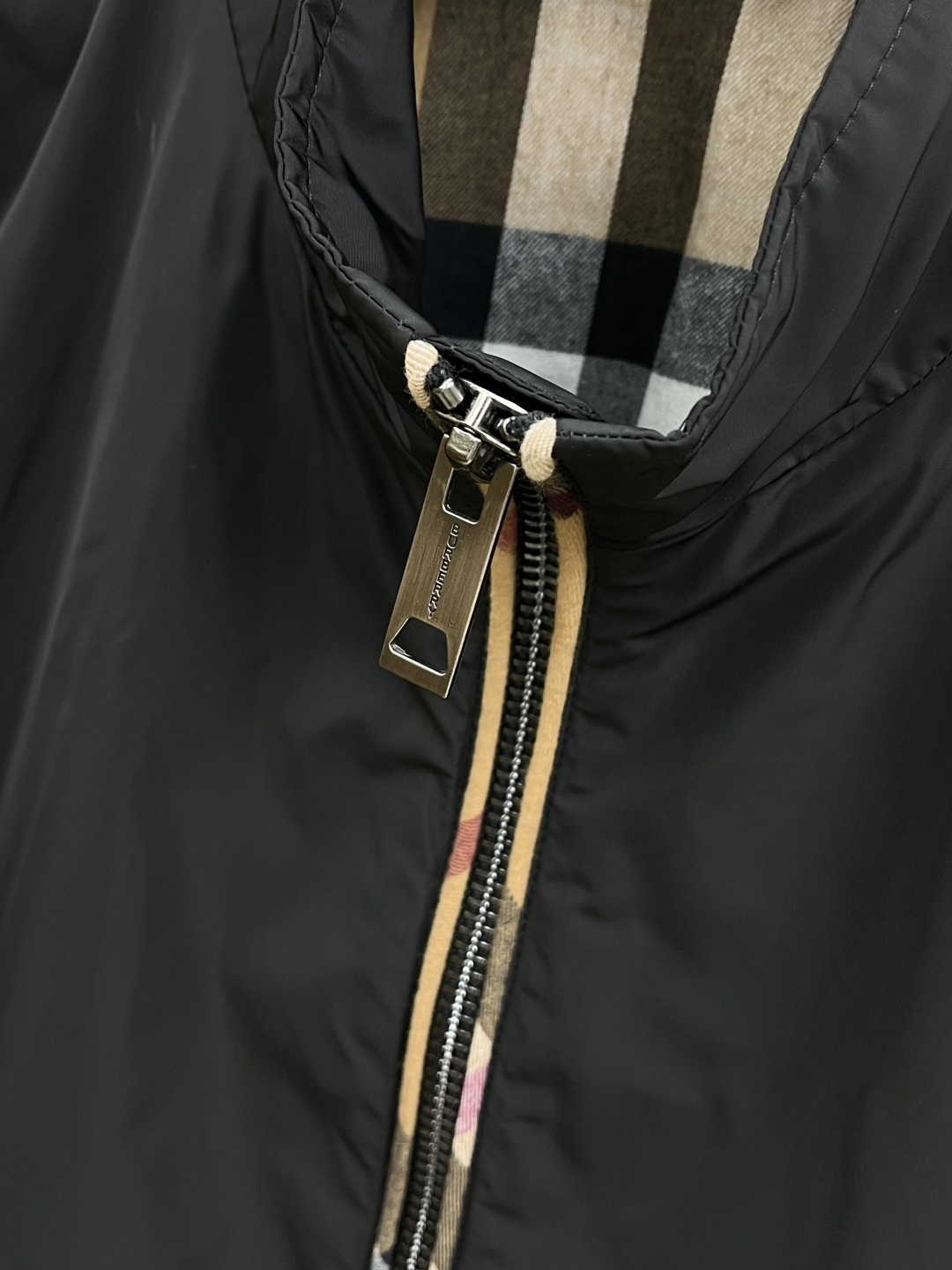 早春 BBR 🔥🔥早春系列，最新时尚立领夹克外套.定制纹格。处处细节显工艺足够的高级 结构性剪裁的设计改