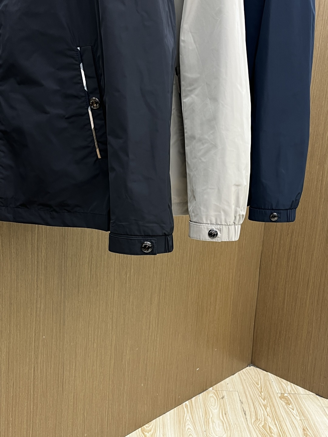 早春 BBR 🔥🔥早春系列，最新时尚立领夹克外套.定制纹格。处处细节显工艺足够的高级 结构性剪裁的设计改