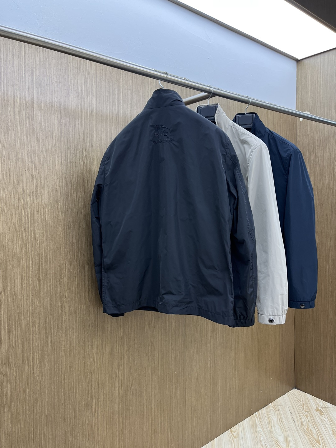 早春 BBR 🔥🔥早春系列，最新时尚立领夹克外套.定制纹格。处处细节显工艺足够的高级 结构性剪裁的设计改