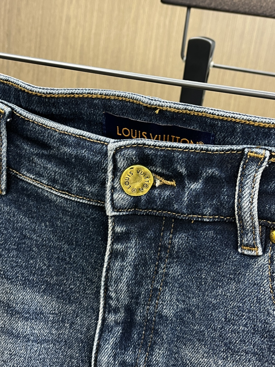 新款 春夏 Lv 🔥SS春夏新品超柔和水洗牛仔裤 ，上身爆帅，小直筒设计，修身裁剪，男款顶级休闲棉质！高