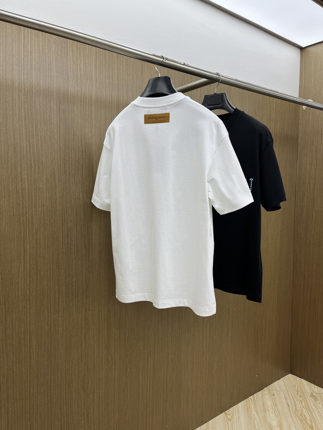 早春 LV 🔥🔥高级定制 2026春夏 · 高阶定制T恤】特别推荐系列 定制面料：秘鲁进口匹马棉 × 顶