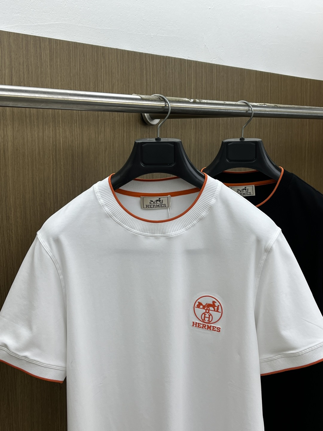 早春 Her 🔥🔥高级定制 2026春夏新款首发专柜最新款短袖圆领T恤 高端订制 设计前卫时尚！品牌lo