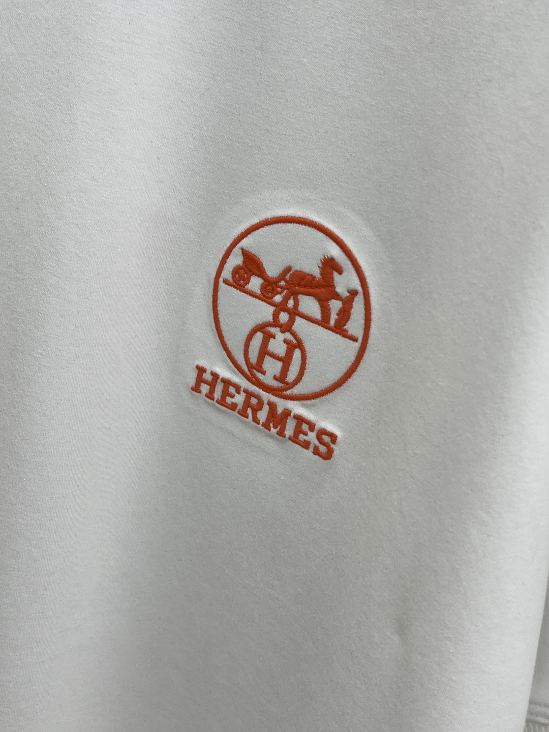 早春 Her 🔥🔥高级定制 2026春夏新款首发专柜最新款短袖圆领T恤 高端订制 设计前卫时尚！品牌lo