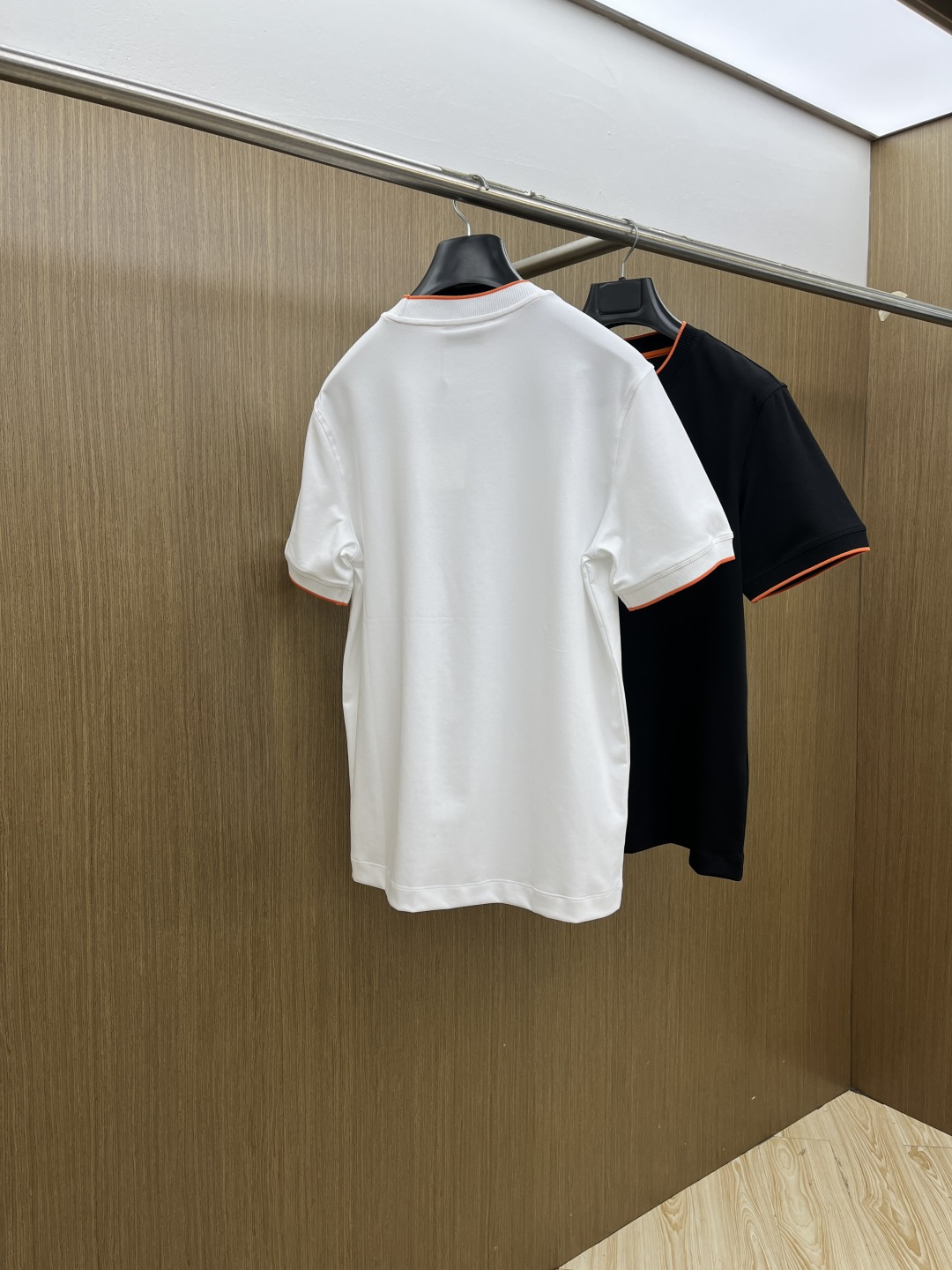 早春 Her 🔥🔥高级定制 2026春夏新款首发专柜最新款短袖圆领T恤 高端订制 设计前卫时尚！品牌lo