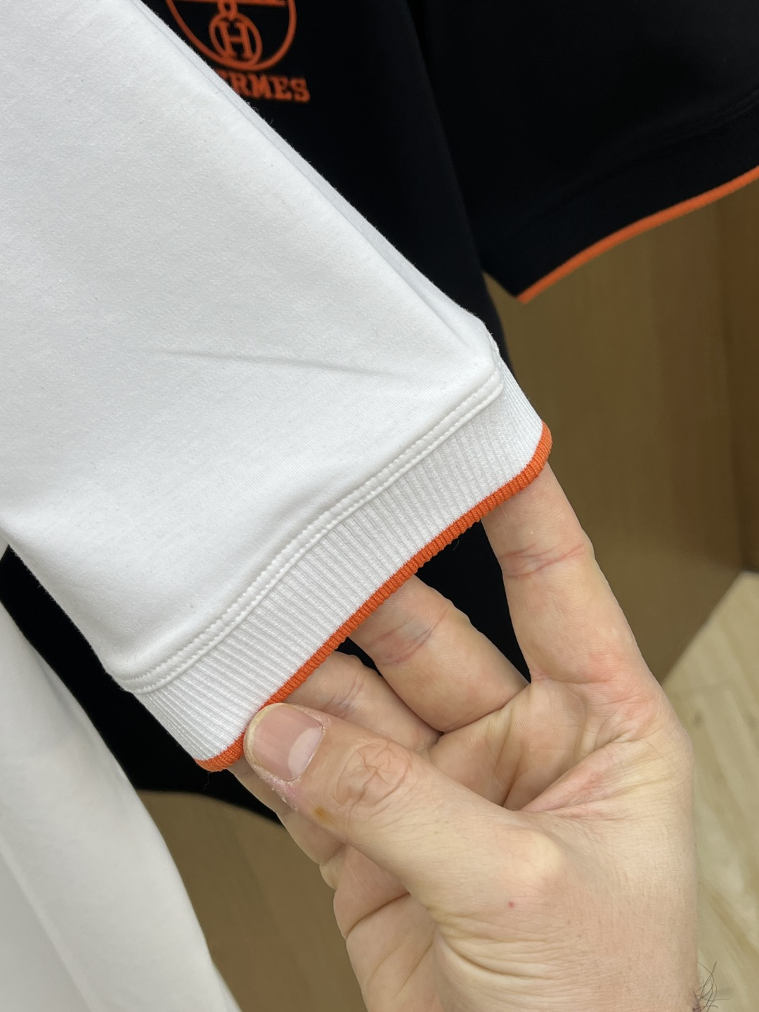 早春 Her 🔥🔥高级定制 2026春夏新款首发专柜最新款短袖圆领T恤 高端订制 设计前卫时尚！品牌lo