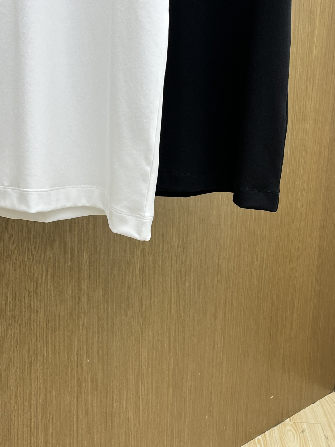 早春 Her 🔥🔥高级定制 2026春夏新款首发专柜最新款短袖圆领T恤 高端订制 设计前卫时尚！品牌lo