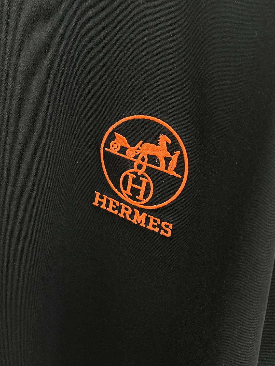 早春 HER 🔥🔥高级定制 2026春夏新款首发专柜最新款短袖圆领T恤 高端订制 设计前卫时尚！品牌lo