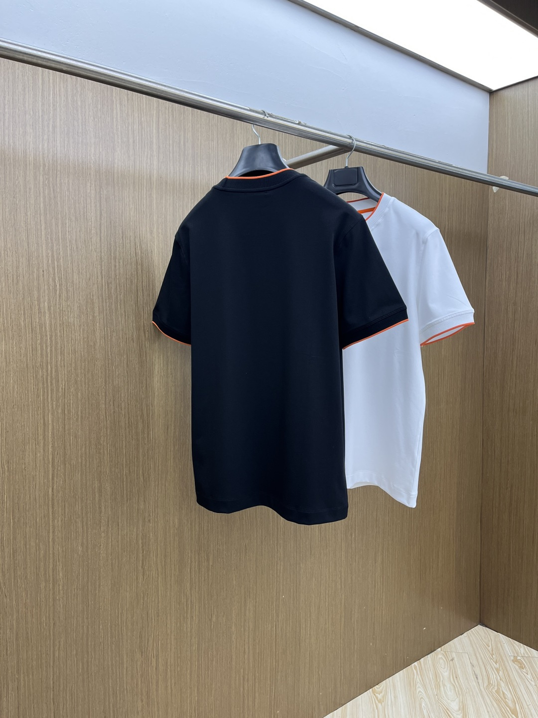 早春 HER 🔥🔥高级定制 2026春夏新款首发专柜最新款短袖圆领T恤 高端订制 设计前卫时尚！品牌lo