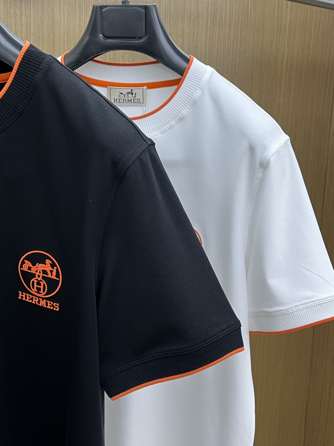 早春 HER 🔥🔥高级定制 2026春夏新款首发专柜最新款短袖圆领T恤 高端订制 设计前卫时尚！品牌lo