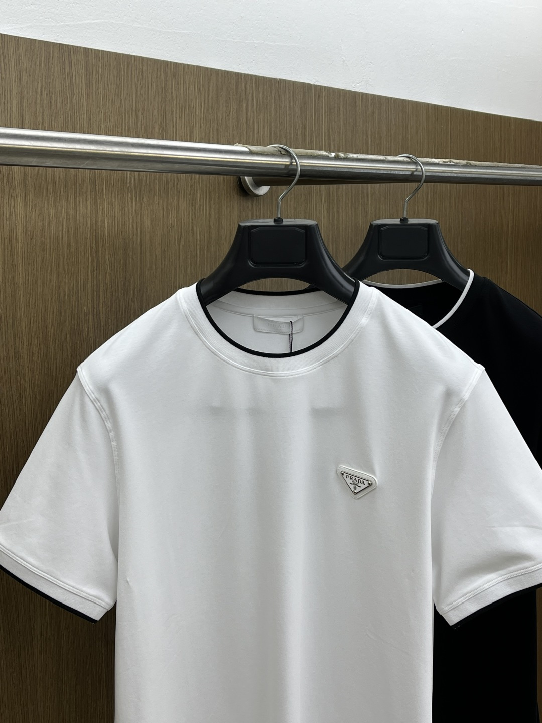 早春 PD 🔥🔥高级定制 2026春夏新款首发专柜最新款短袖圆领T恤 高端订制 设计前卫时尚！品牌log