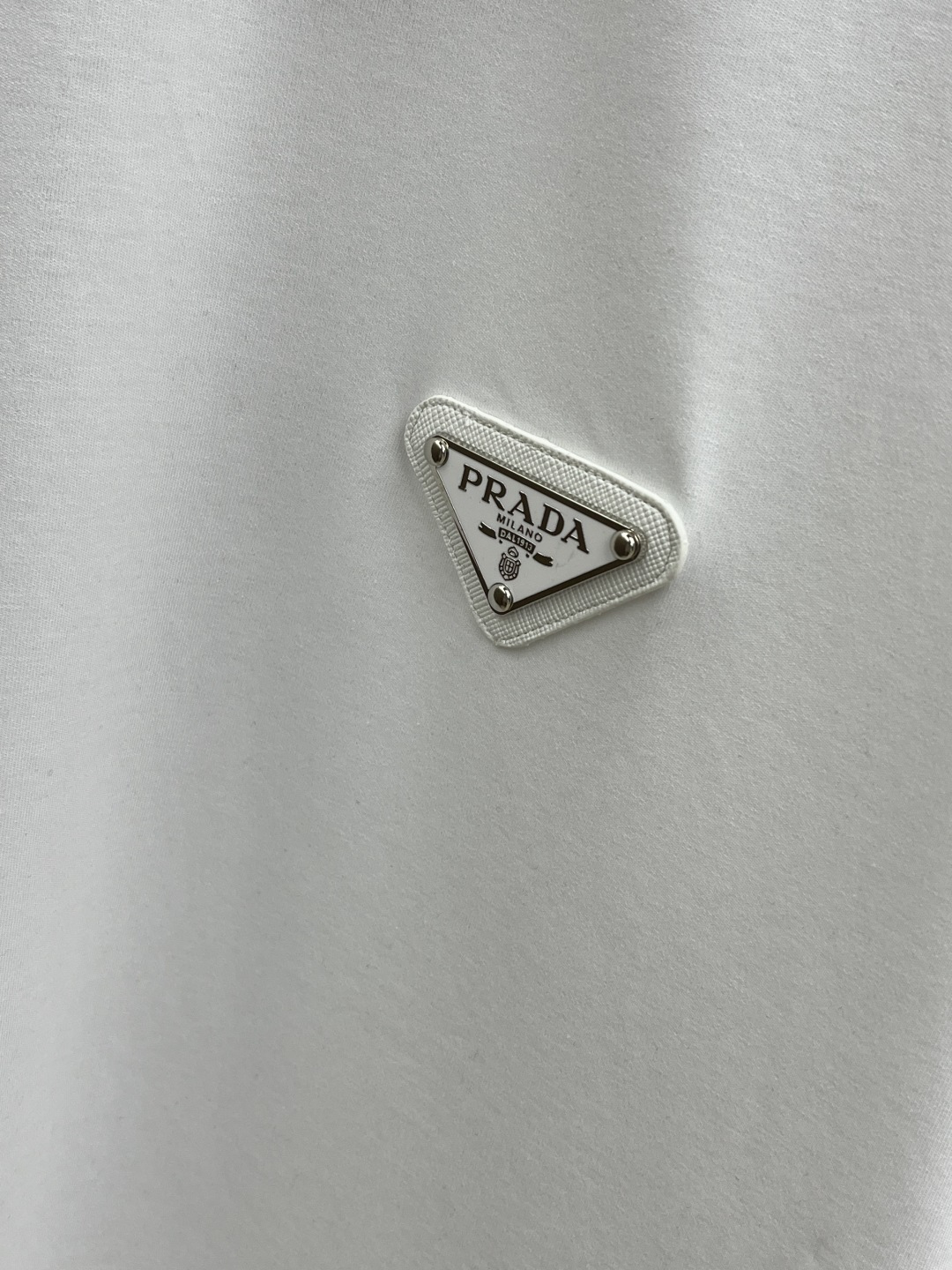 早春 PD 🔥🔥高级定制 2026春夏新款首发专柜最新款短袖圆领T恤 高端订制 设计前卫时尚！品牌log