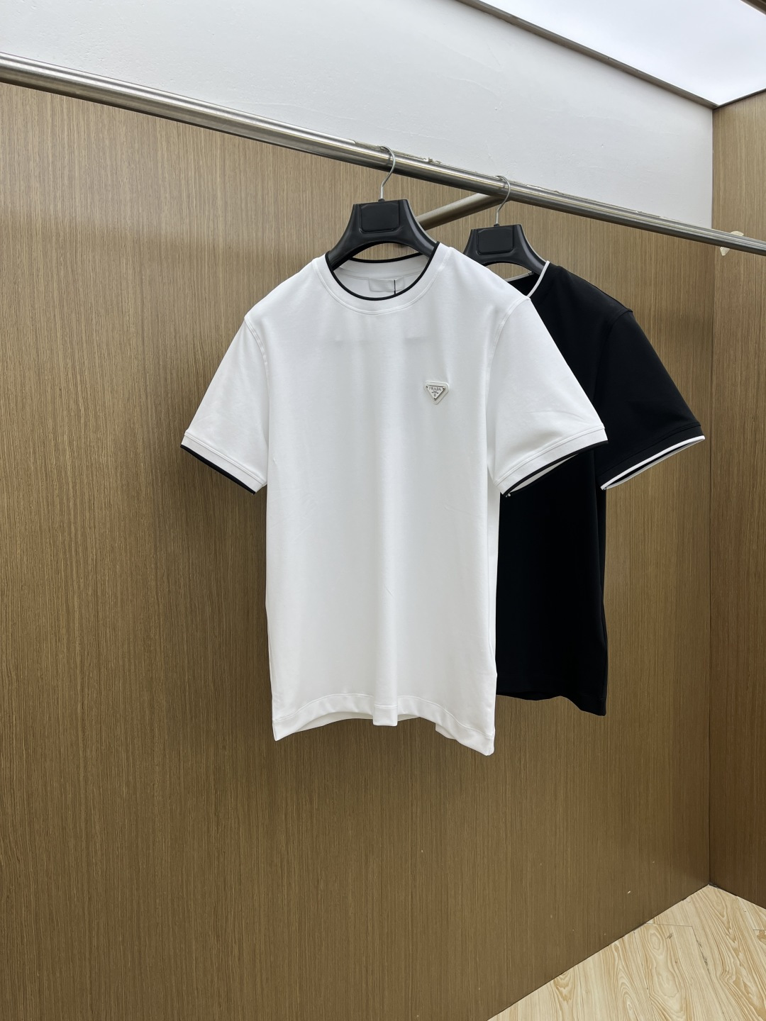 早春 PD 🔥🔥高级定制 2026春夏新款首发专柜最新款短袖圆领T恤 高端订制 设计前卫时尚！品牌log