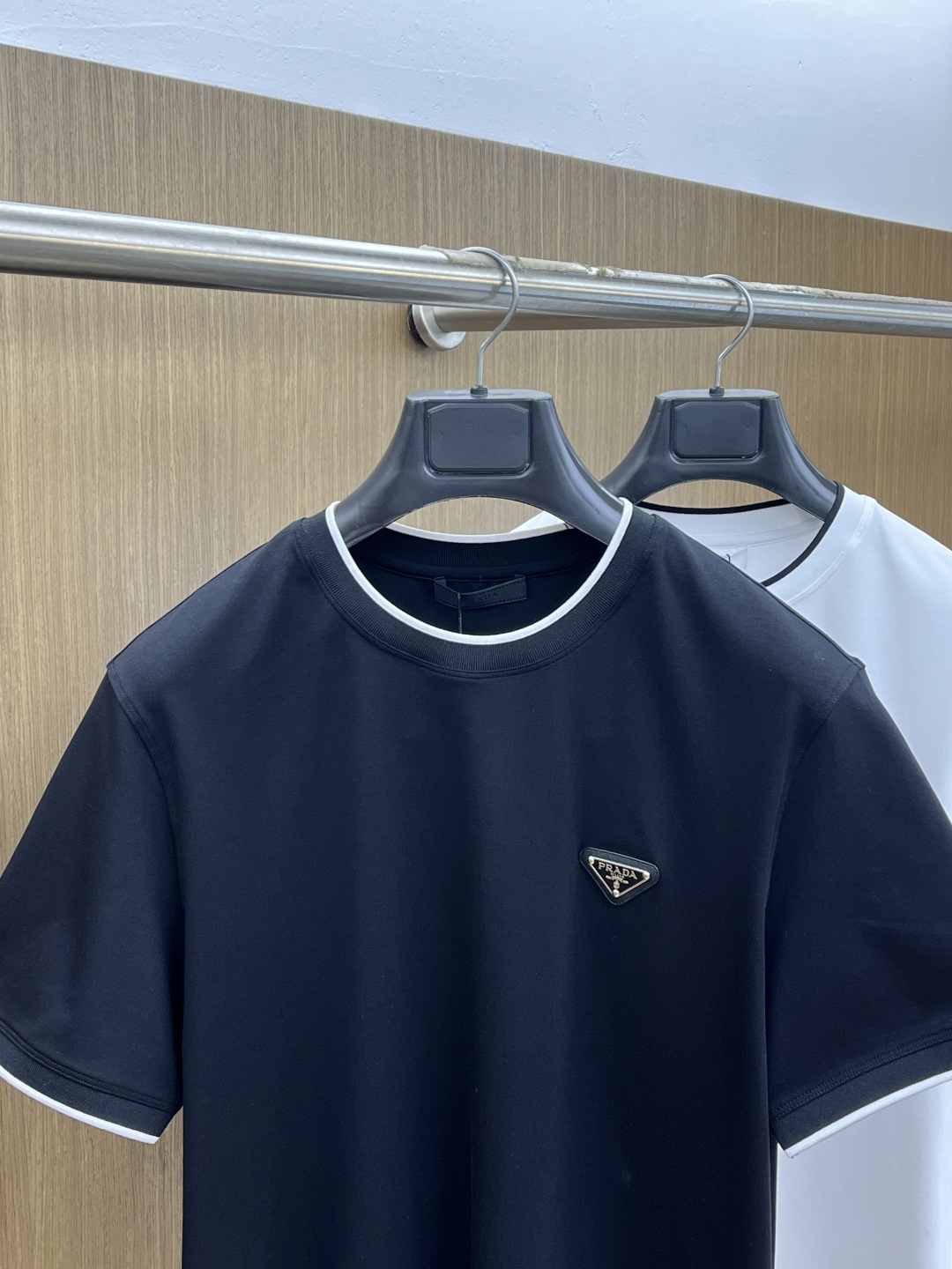 早春 PD 🔥🔥高级定制 2026春夏新款首发专柜最新款短袖圆领T恤 高端订制 设计前卫时尚！品牌log