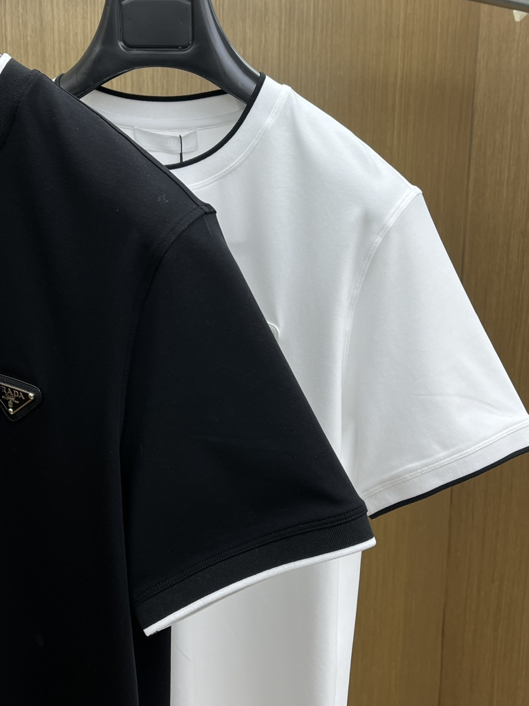 早春 PD 🔥🔥高级定制 2026春夏新款首发专柜最新款短袖圆领T恤 高端订制 设计前卫时尚！品牌log