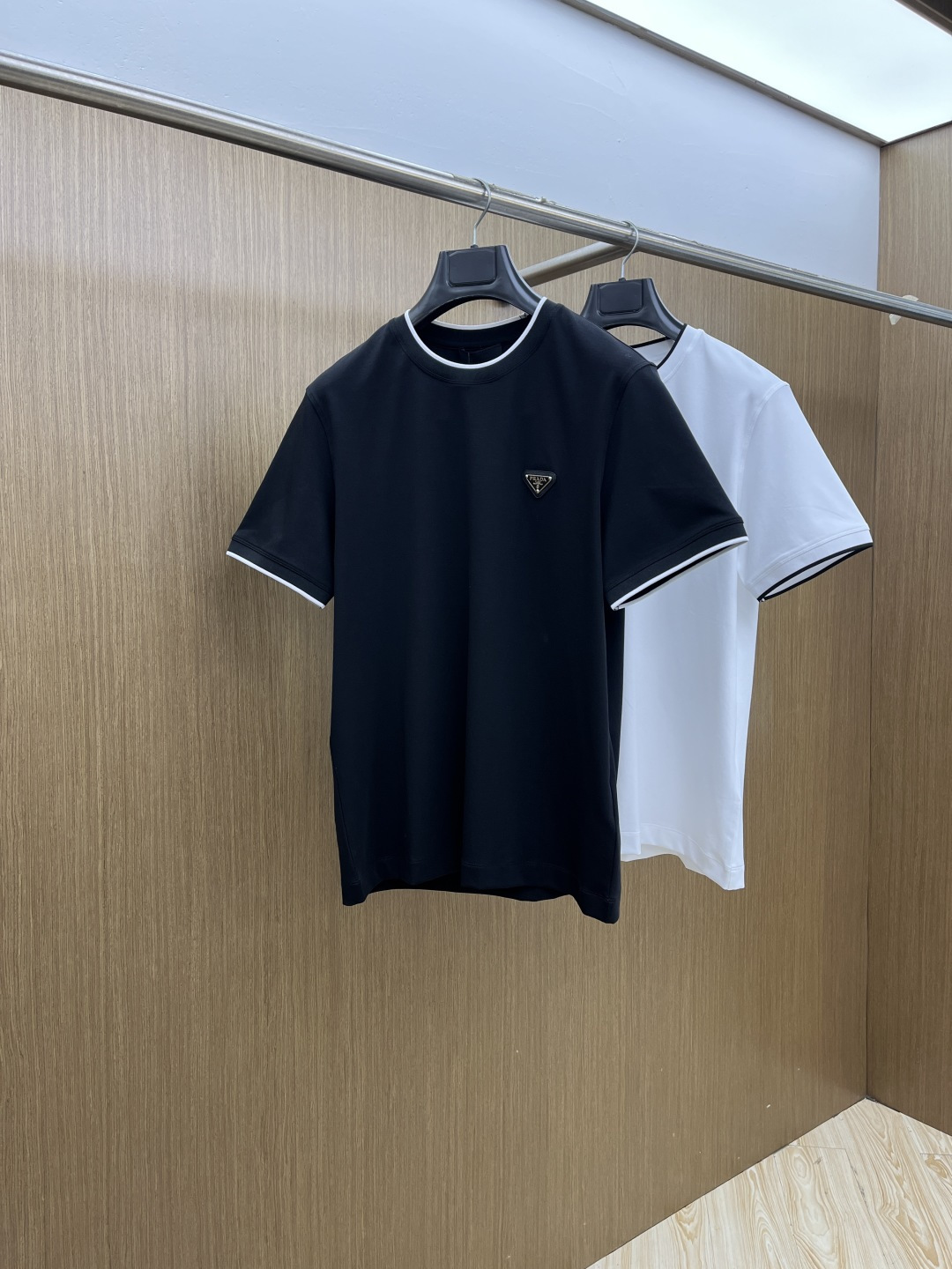 早春 PD 🔥🔥高级定制 2026春夏新款首发专柜最新款短袖圆领T恤 高端订制 设计前卫时尚！品牌log