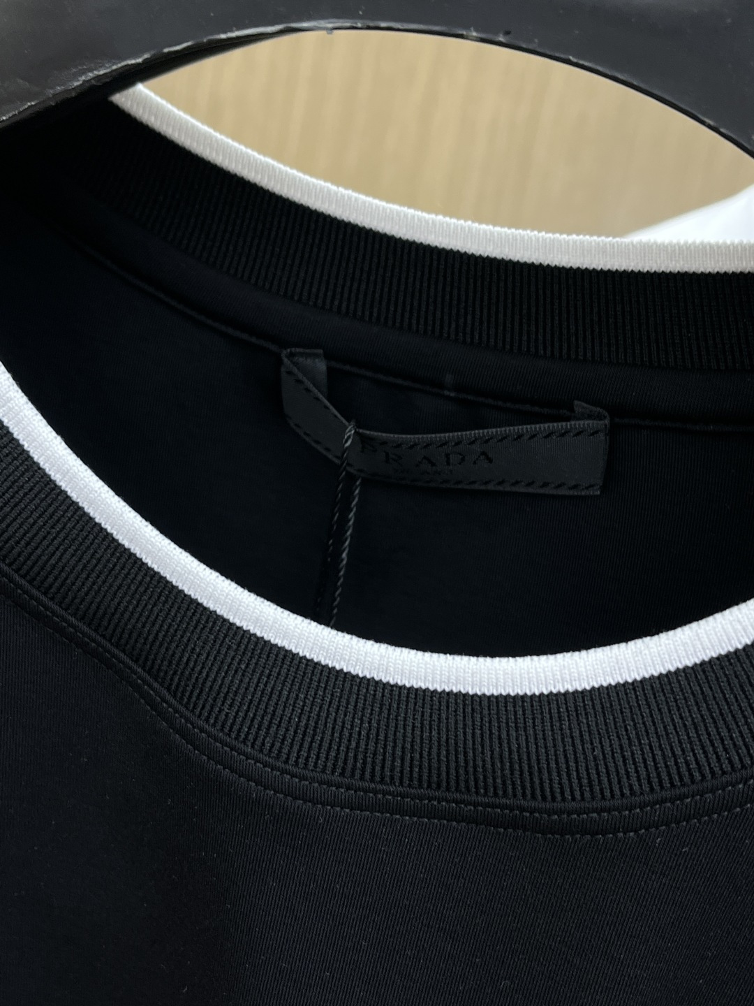 早春 PD 🔥🔥高级定制 2026春夏新款首发专柜最新款短袖圆领T恤 高端订制 设计前卫时尚！品牌log