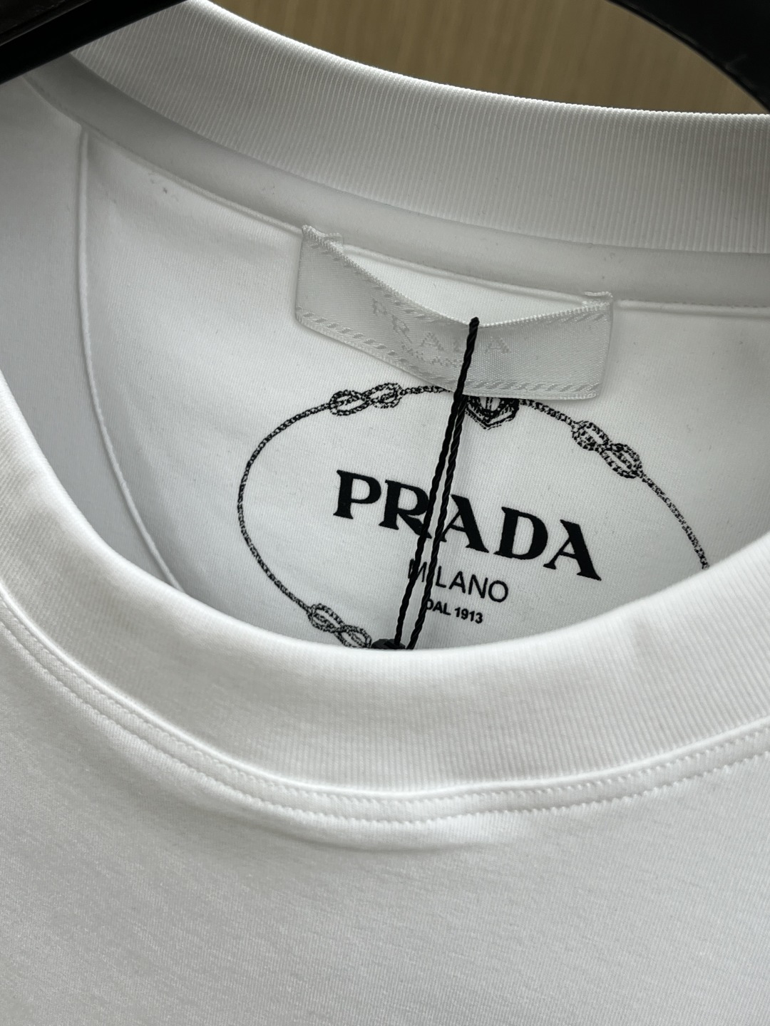 早春 PD 🔥🔥高级定制 2026春夏新款首发专柜最新款短袖圆领T恤 高端订制 设计前卫时尚！品牌log