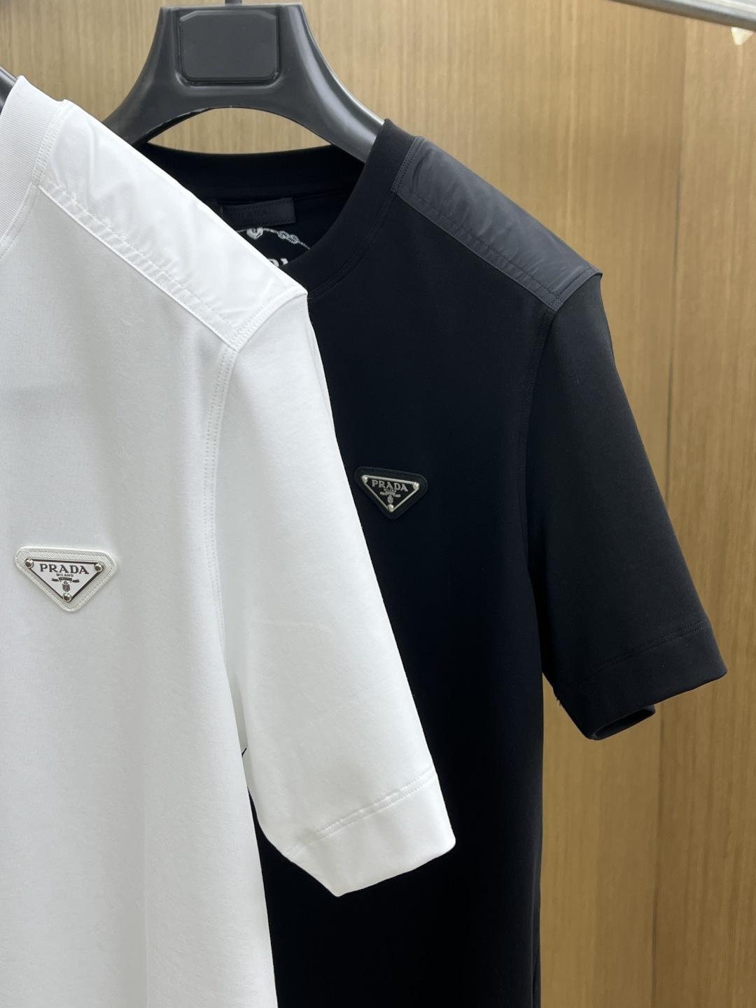 早春 PD 🔥🔥高级定制 2026春夏新款首发专柜最新款短袖圆领T恤 高端订制 设计前卫时尚！品牌log