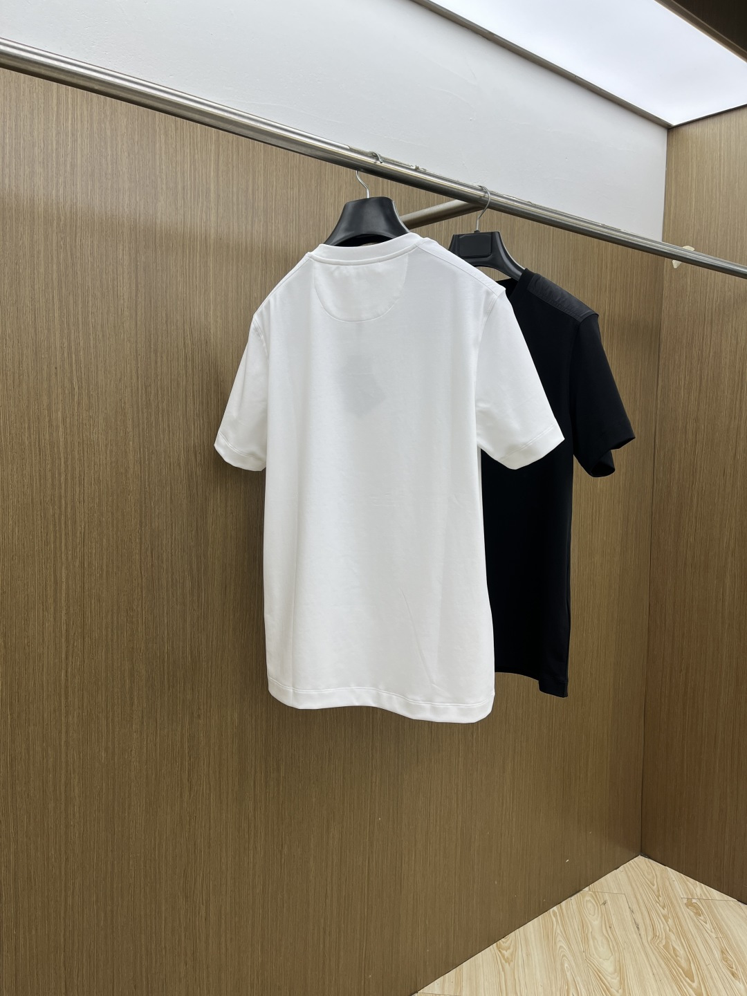 早春 PD 🔥🔥高级定制 2026春夏新款首发专柜最新款短袖圆领T恤 高端订制 设计前卫时尚！品牌log