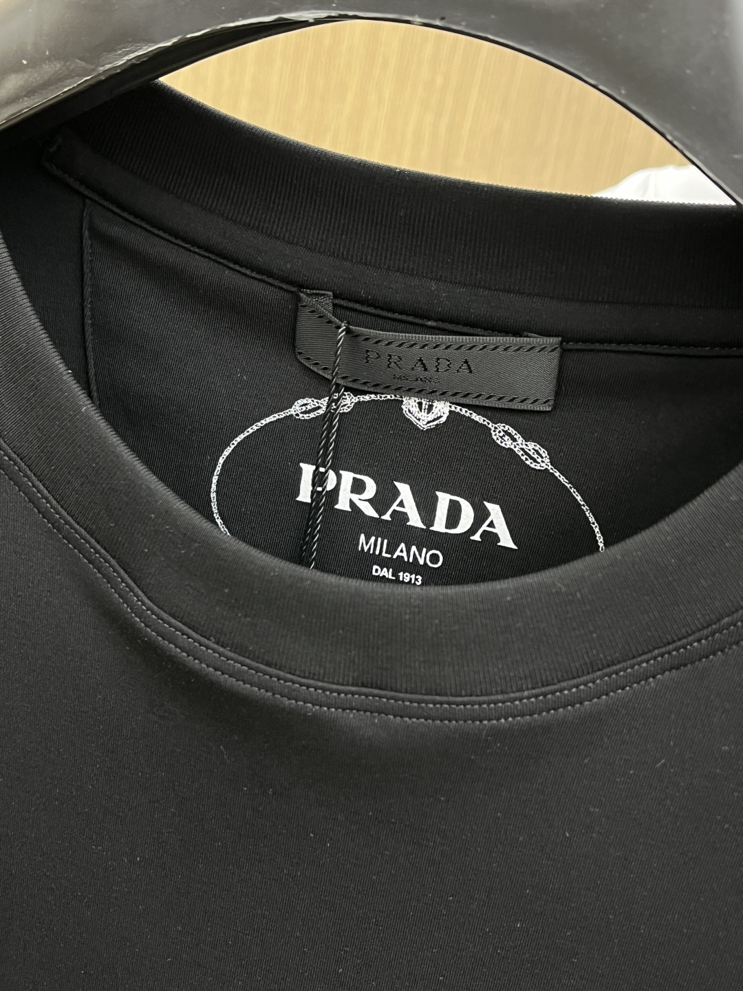 早春 PD 🔥🔥高级定制 2026春夏新款首发专柜最新款短袖圆领T恤 高端订制 设计前卫时尚！品牌log