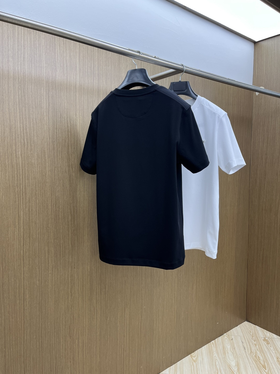 早春 PD 🔥🔥高级定制 2026春夏新款首发专柜最新款短袖圆领T恤 高端订制 设计前卫时尚！品牌log