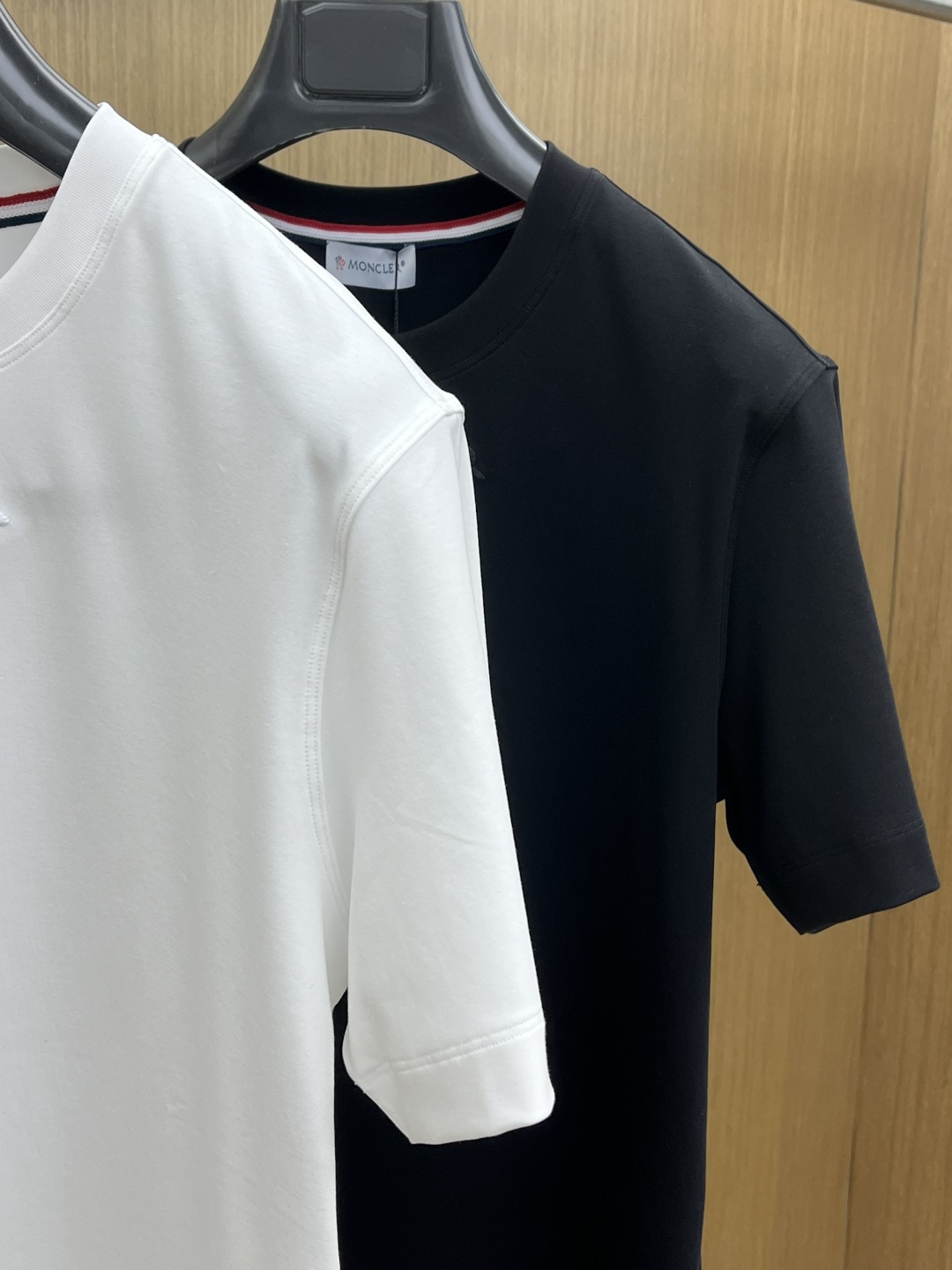 早春 Mon 🔥🔥高级定制 2026春夏新款首发专柜最新款短袖圆领T恤 高端订制 设计前卫时尚！品牌lo