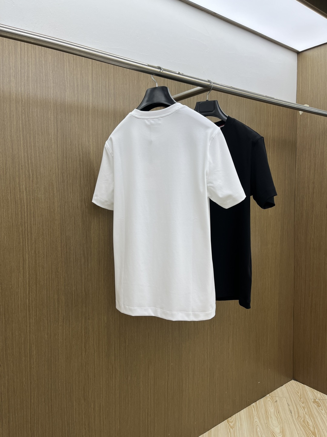 早春 Mon 🔥🔥高级定制 2026春夏新款首发专柜最新款短袖圆领T恤 高端订制 设计前卫时尚！品牌lo