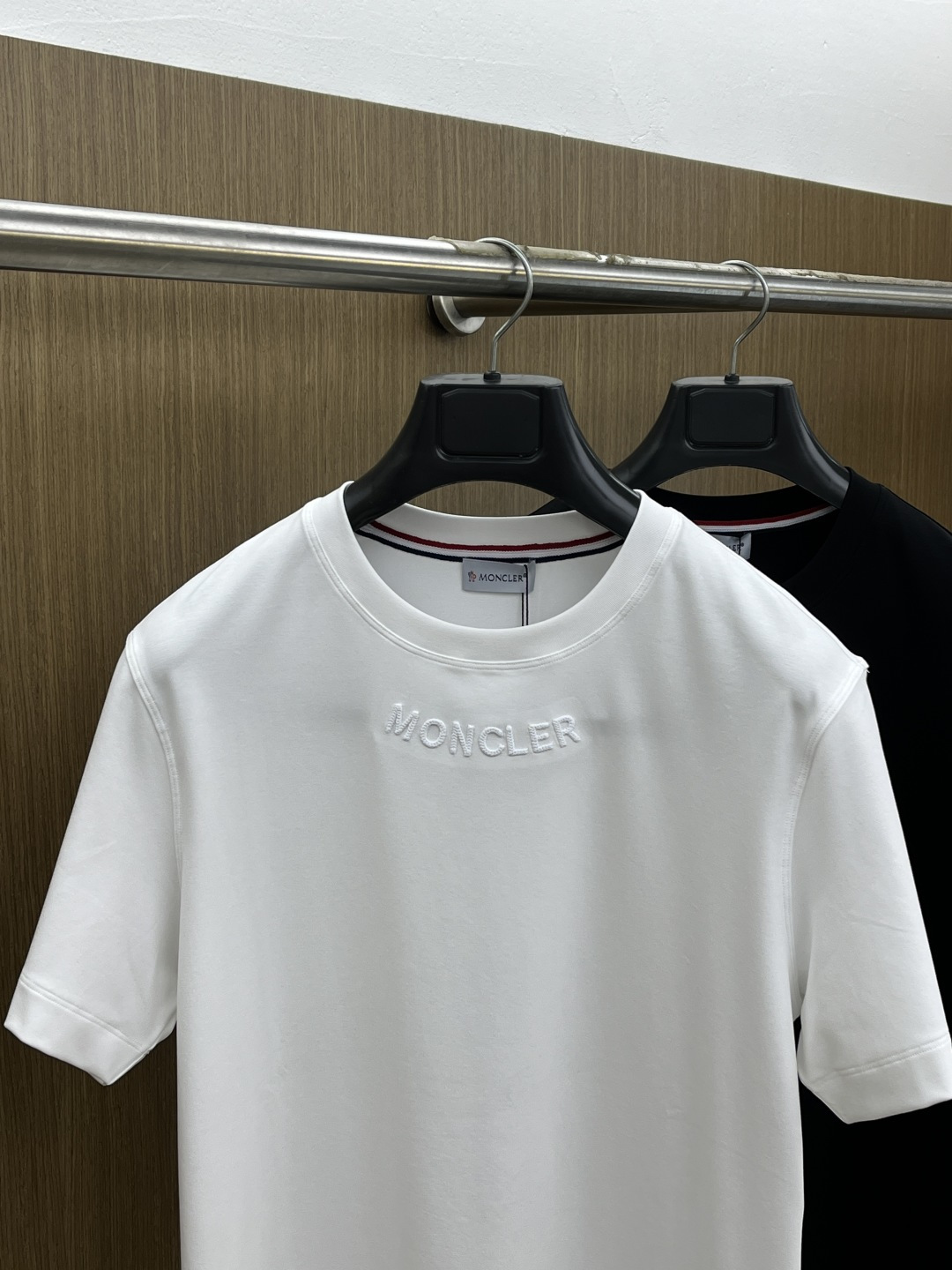 早春 Mon 🔥🔥高级定制 2026春夏新款首发专柜最新款短袖圆领T恤 高端订制 设计前卫时尚！品牌lo