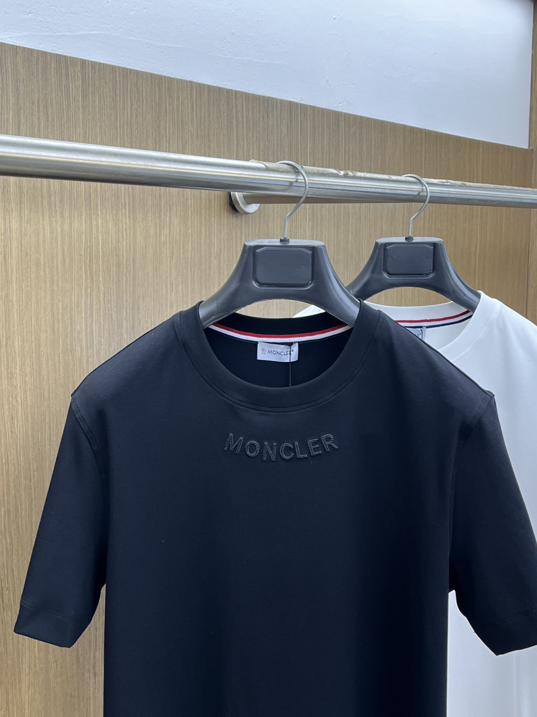 早春 Mon 🔥🔥高级定制 2026春夏新款首发专柜最新款短袖圆领T恤 高端订制 设计前卫时尚！品牌lo