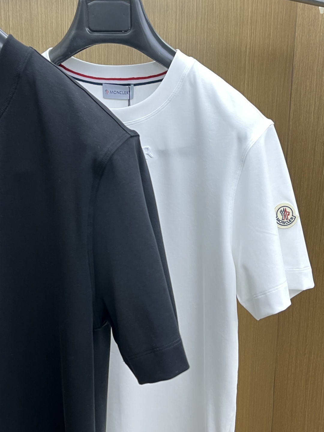 早春 Mon 🔥🔥高级定制 2026春夏新款首发专柜最新款短袖圆领T恤 高端订制 设计前卫时尚！品牌lo