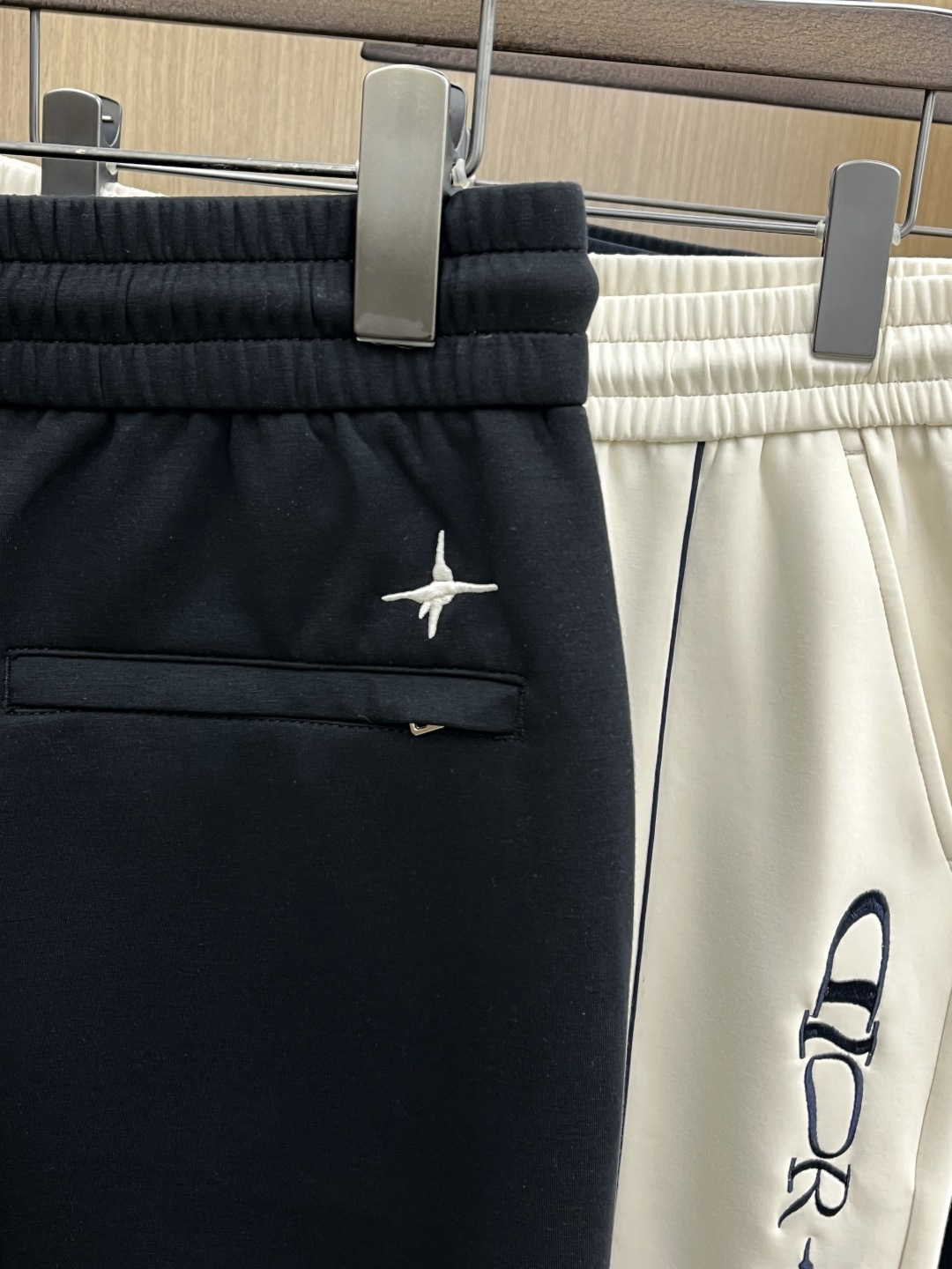 早春款 CD 🔥🔥高级定制 2026春夏新款铜氨丝莫代尔空气层休闲卫裤，裤身上刺绣标志性品牌标识，客供定