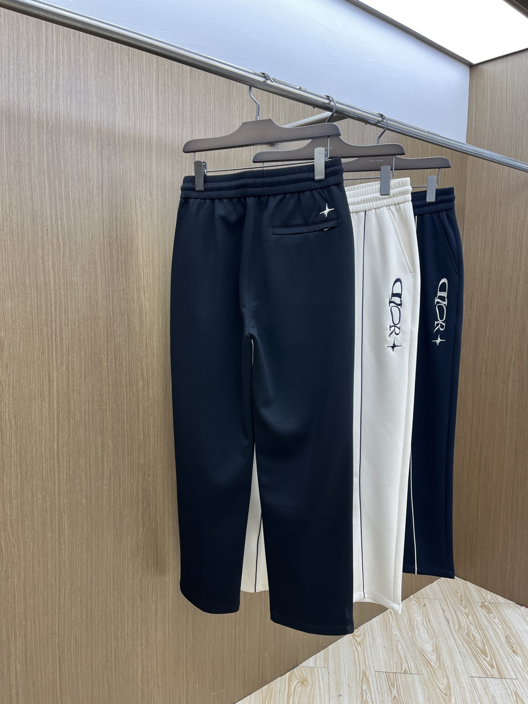 早春款 CD 🔥🔥高级定制 2026春夏新款铜氨丝莫代尔空气层休闲卫裤，裤身上刺绣标志性品牌标识，客供定