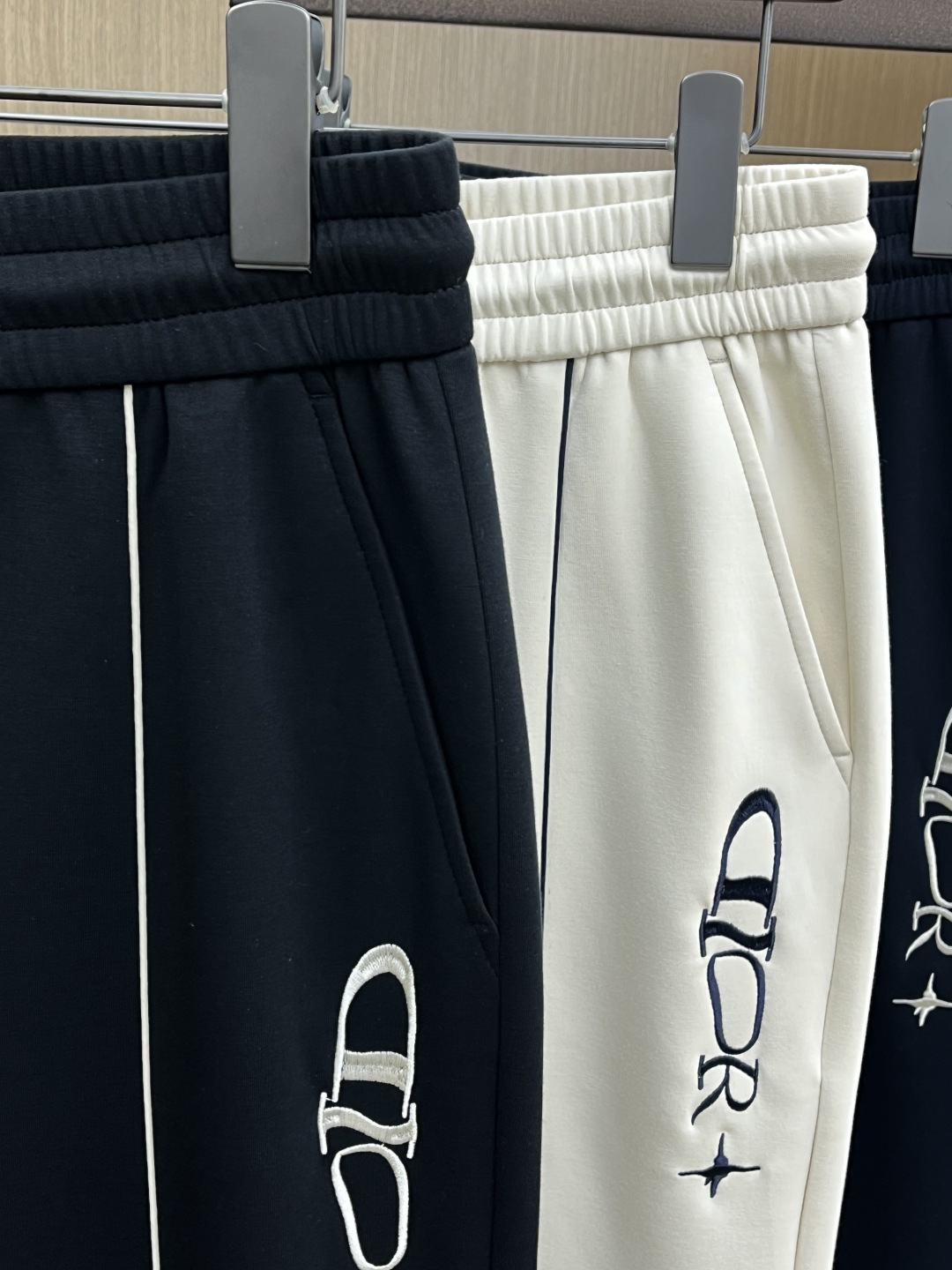 早春款 CD 🔥🔥高级定制 2026春夏新款铜氨丝莫代尔空气层休闲卫裤，裤身上刺绣标志性品牌标识，客供定