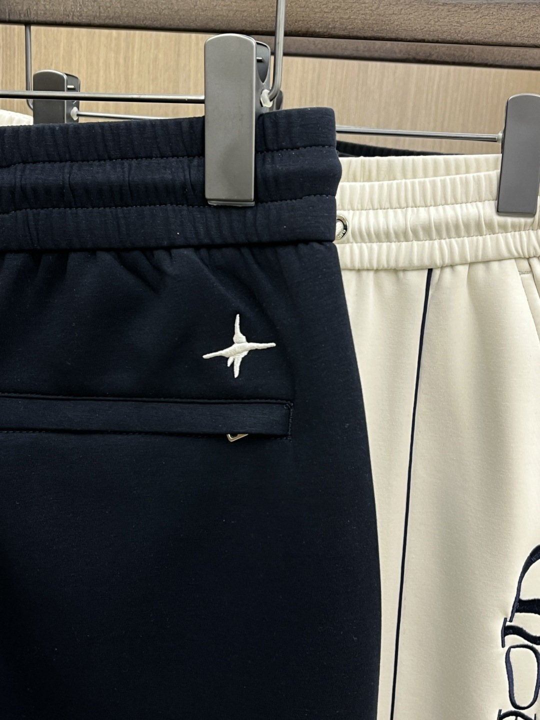 早春款 Cd 🔥🔥高级定制 2026春夏新款铜氨丝莫代尔空气层休闲卫裤，裤身上刺绣标志性品牌标识，客供定