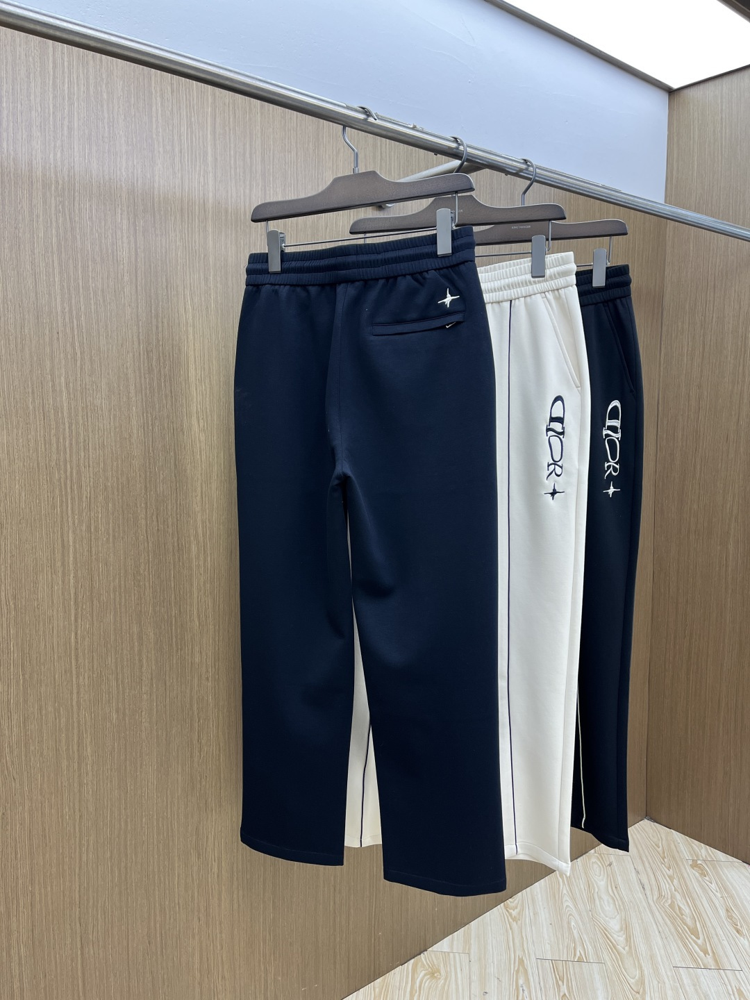早春款 Cd 🔥🔥高级定制 2026春夏新款铜氨丝莫代尔空气层休闲卫裤，裤身上刺绣标志性品牌标识，客供定