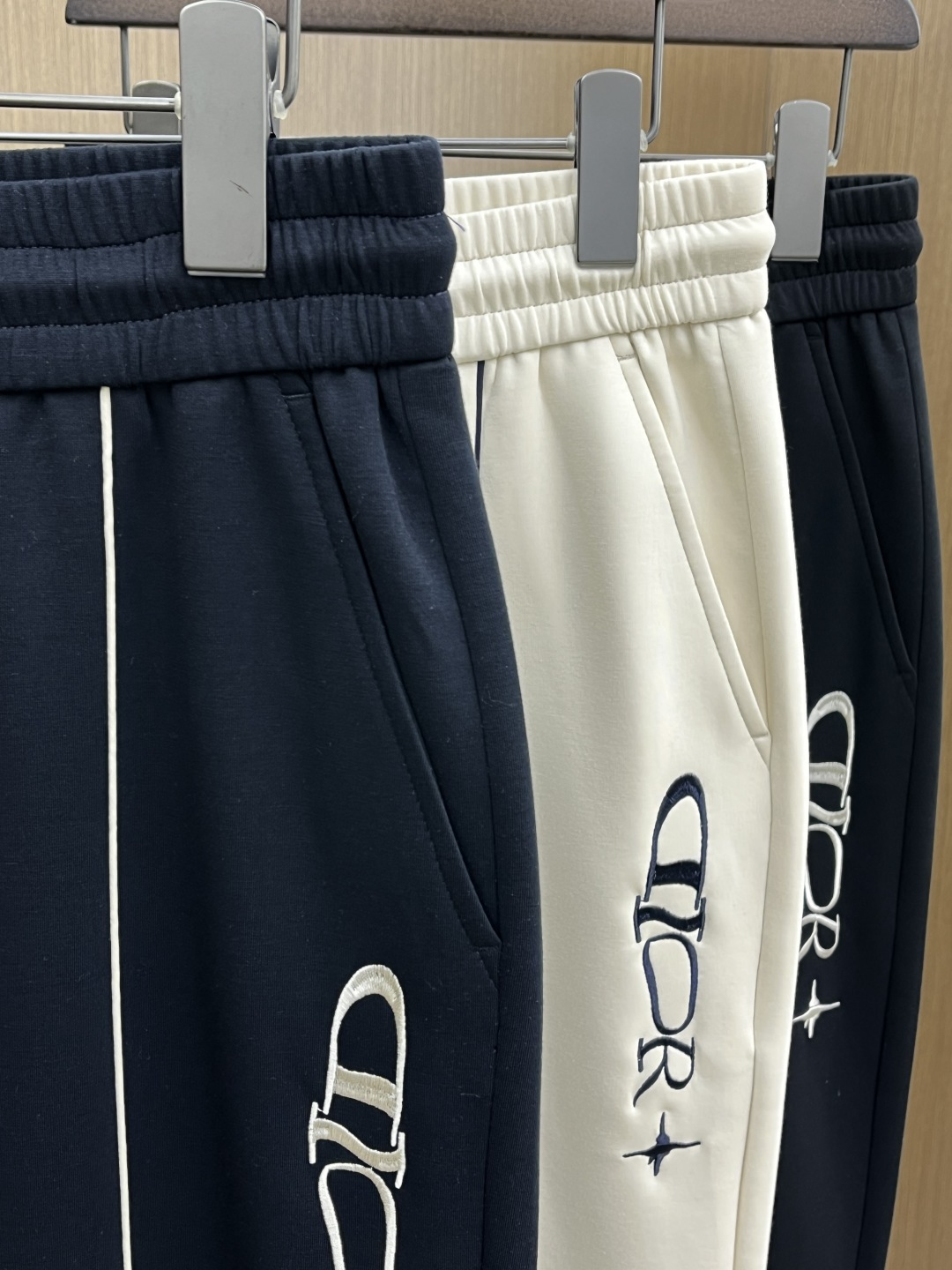 早春款 Cd 🔥🔥高级定制 2026春夏新款铜氨丝莫代尔空气层休闲卫裤，裤身上刺绣标志性品牌标识，客供定