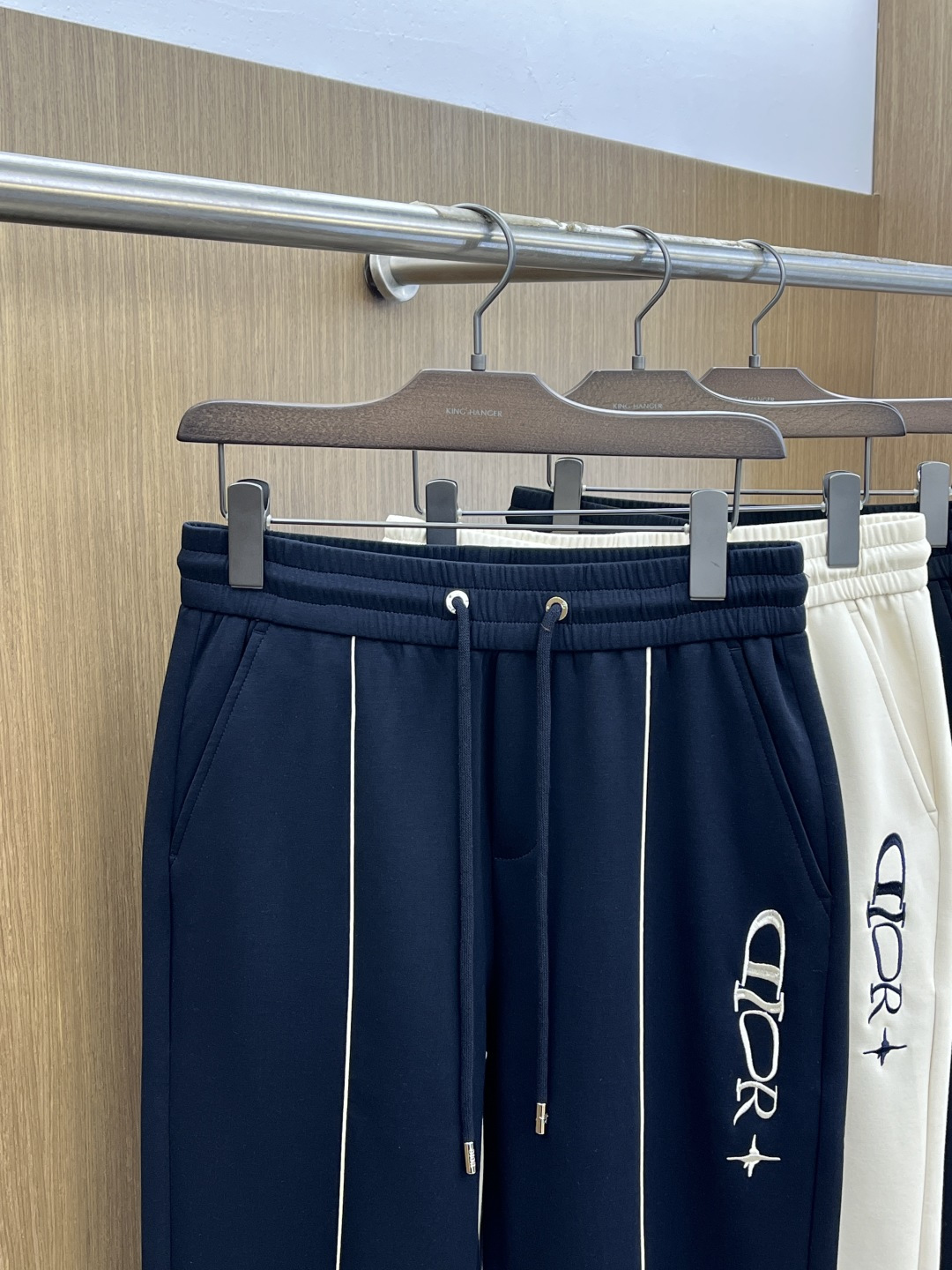 早春款 Cd 🔥🔥高级定制 2026春夏新款铜氨丝莫代尔空气层休闲卫裤，裤身上刺绣标志性品牌标识，客供定