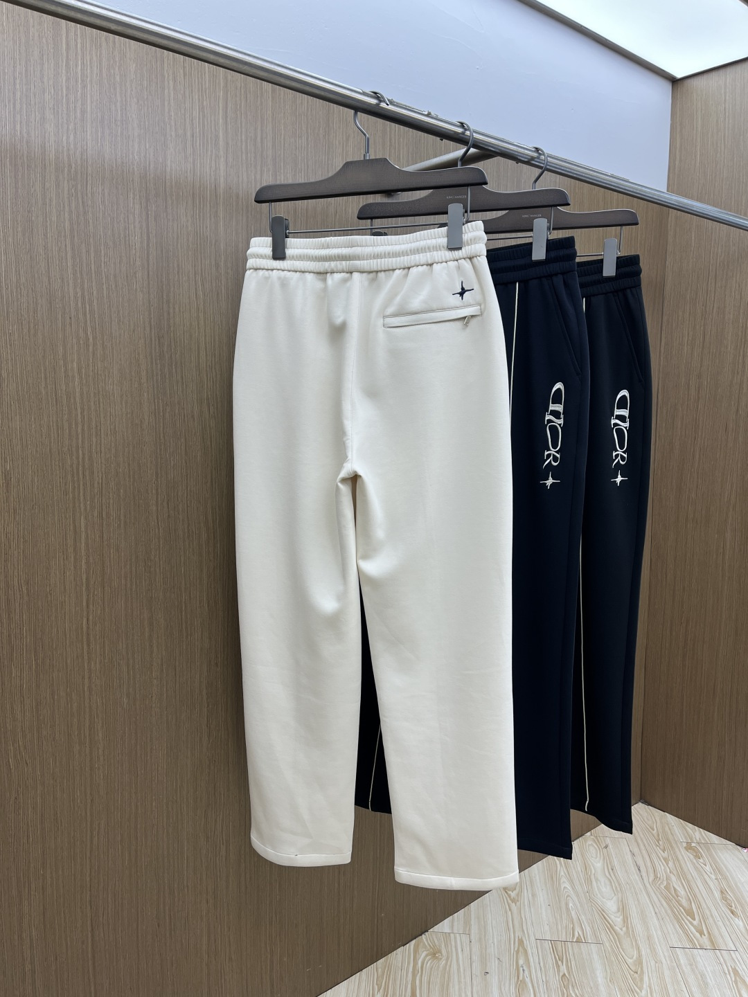 早春款 CD 🔥🔥高级定制 2026春夏新款铜氨丝莫代尔空气层休闲卫裤，裤身上刺绣标志性品牌标识，客供定