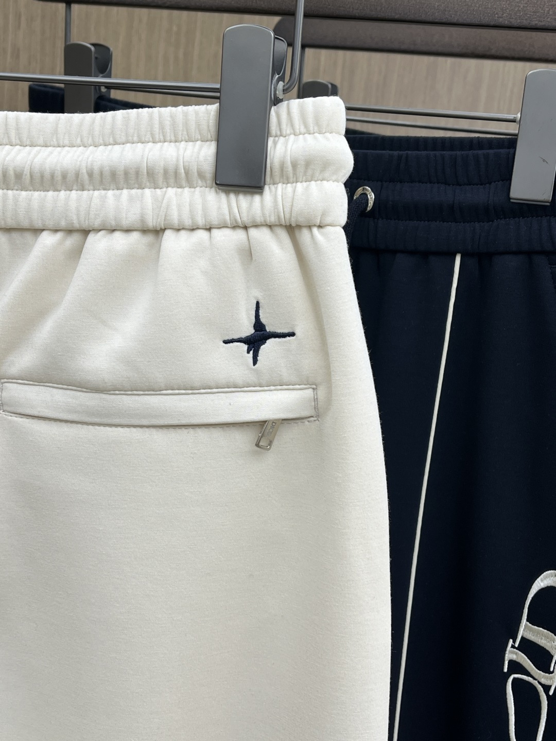 早春款 CD 🔥🔥高级定制 2026春夏新款铜氨丝莫代尔空气层休闲卫裤，裤身上刺绣标志性品牌标识，客供定