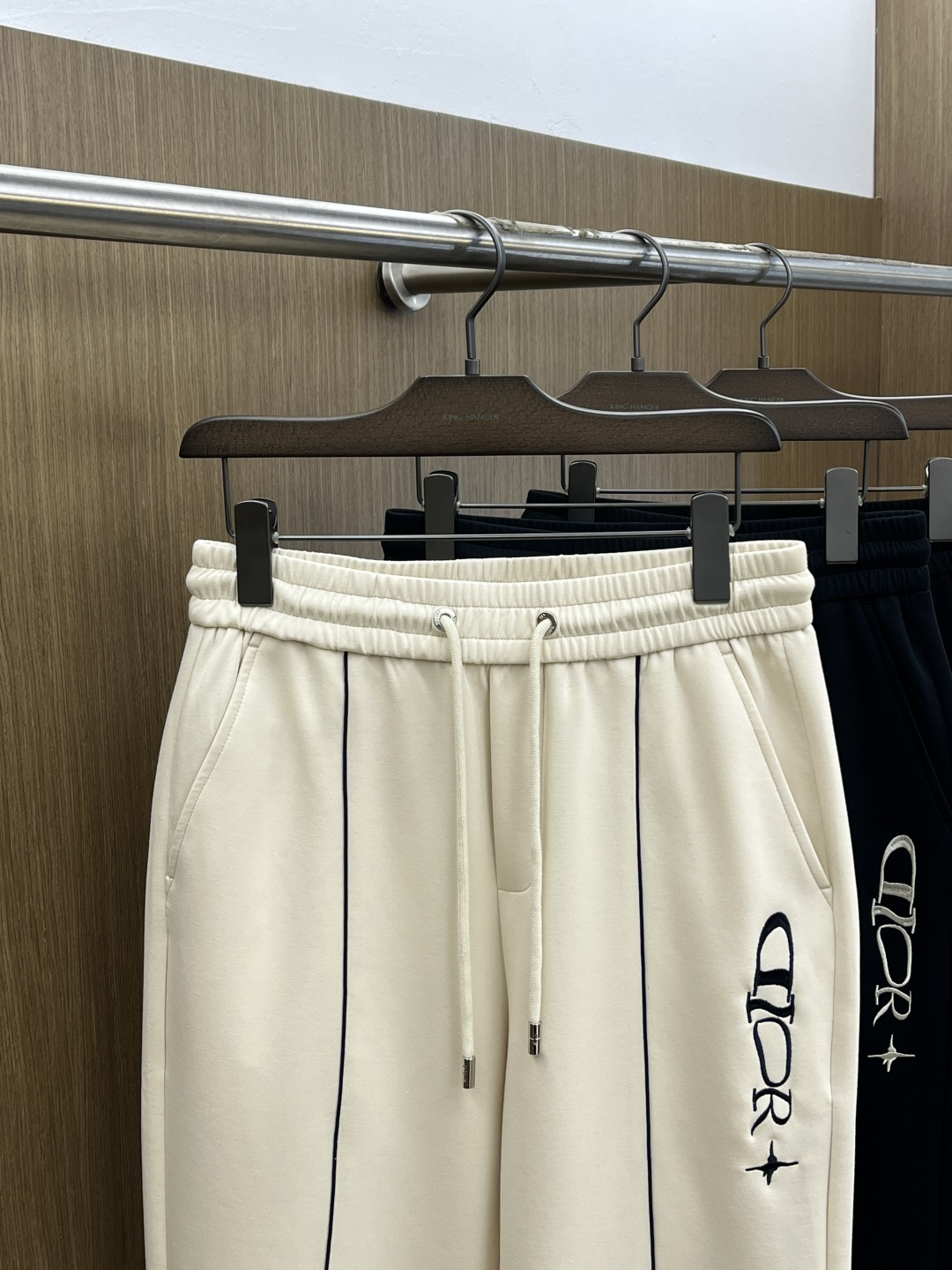 早春款 CD 🔥🔥高级定制 2026春夏新款铜氨丝莫代尔空气层休闲卫裤，裤身上刺绣标志性品牌标识，客供定