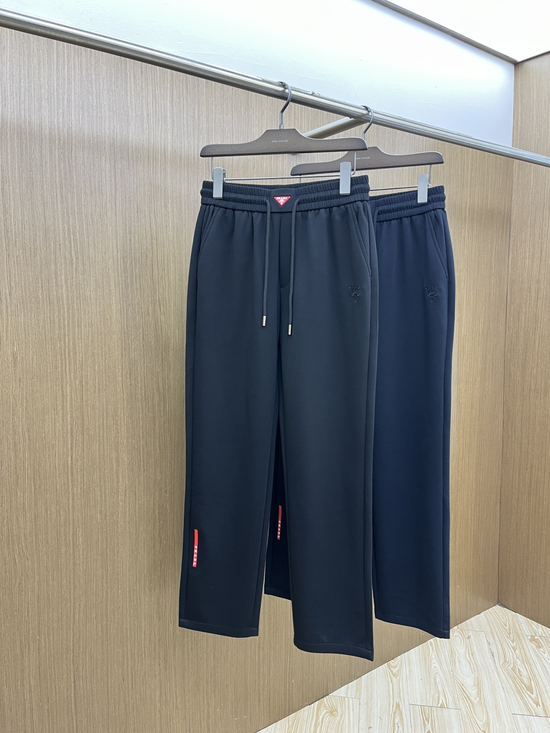 早春款 PD 🔥🔥高级定制 2026春夏新款铜氨丝莫代尔空气层休闲卫裤，裤身上刺绣标志性品牌标识，客供定