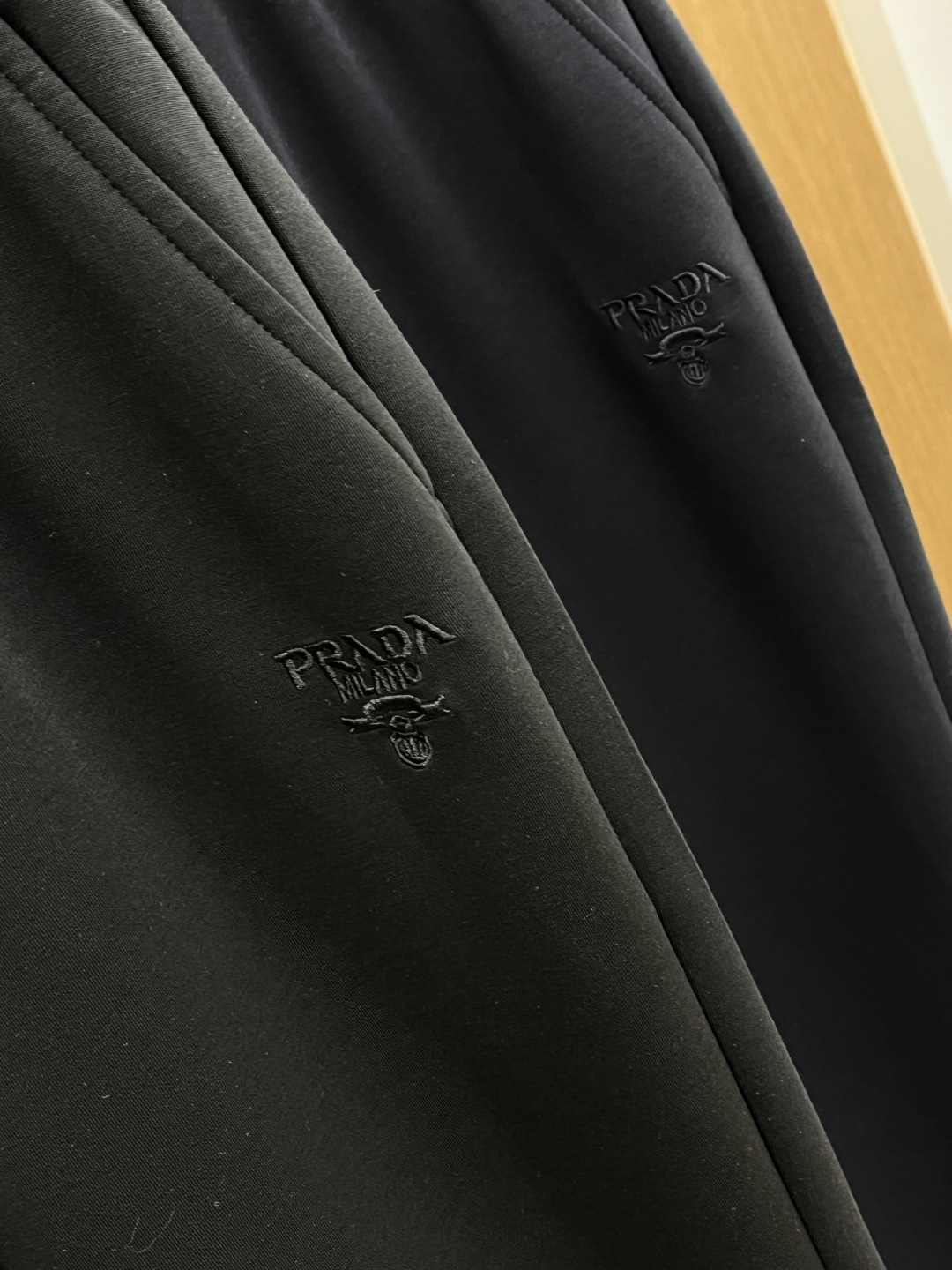 早春款 PD 🔥🔥高级定制 2026春夏新款铜氨丝莫代尔空气层休闲卫裤，裤身上刺绣标志性品牌标识，客供定